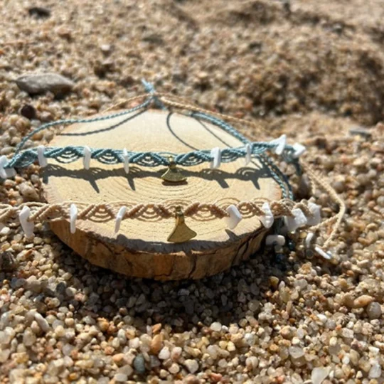 Macramé necklace with brass and shells